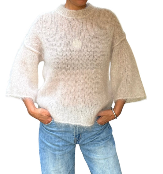 Maglione maniche 3/4 in soffice mohair con cucitura a vista