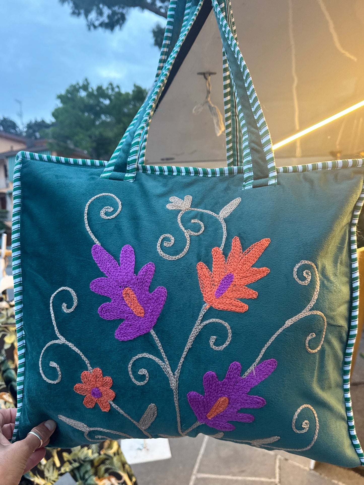 Tote Bag in Velluto Ottanio con Ricami