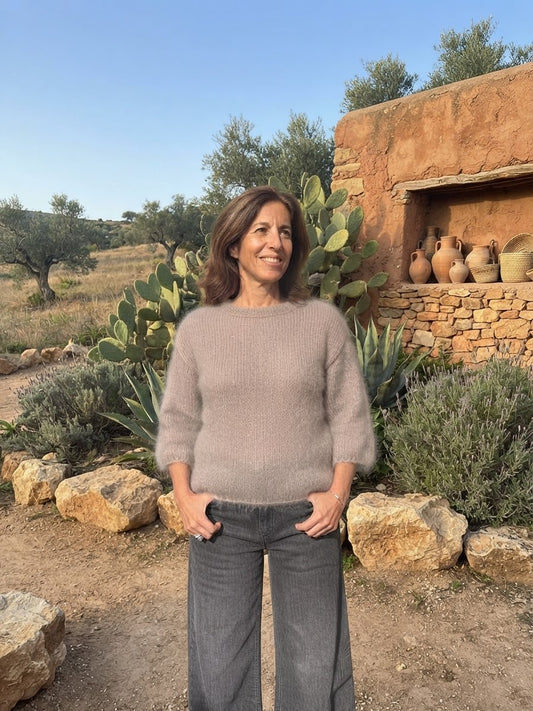 Maglione maniche 3/4 in soffice mohair con cucitura a vista