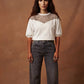 T-Shirt romantica con Maniche a Sbuffo e Inserti in pizzo