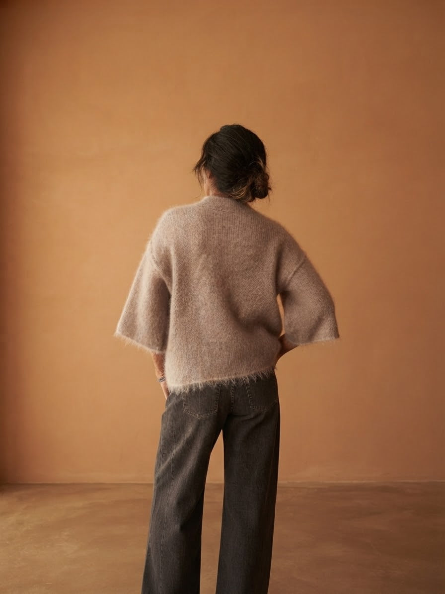 Maglione maniche 3/4 in soffice mohair con cucitura a vista