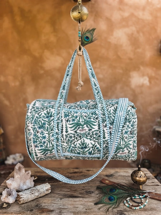 Borsa Trapuntata in Cotone Indiano – Fantasia Floreale Azzurra e Blu su Base Bianca