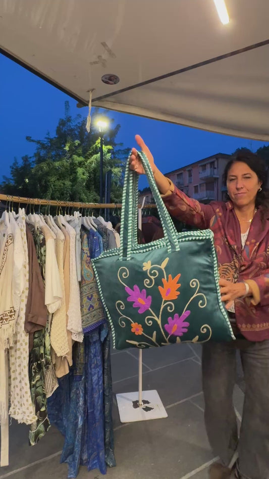 Tote Bag in Velluto Ottanio con Ricami